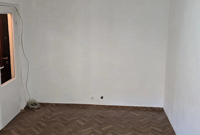 Garsonieră decomandată în Confecții