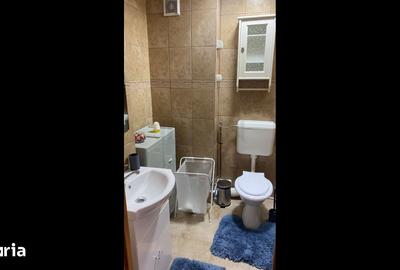 Apartament cu 4 camere semidecomandat în Tineretului