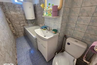 Apartament cu 3 camere semidecomandat în Micro 6 - 7