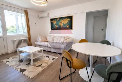 Apartament cu 3 camere semidecomandat, mobilat în Ștefan cel Mare