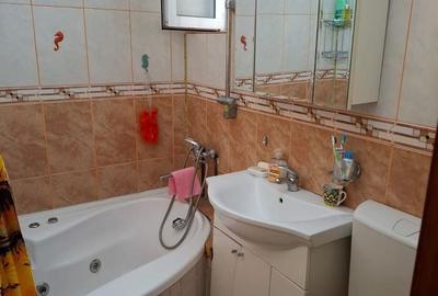 Apartament cu 3 camere decomandat în Tomis Nord - 9