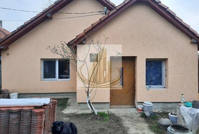 Casă individuală cu 3 camere cu Canalizare în Plopi
