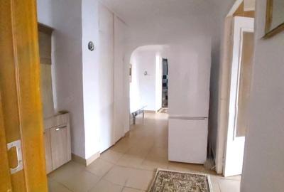 Apartament cu 3 camere decomandat în Micro 21 - 1