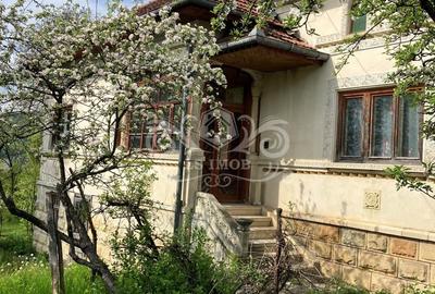 Casă cu 4 camere cu Garaj în Albeștii de Muscel