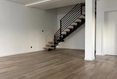 Apartament cu 3 camere în Cetate