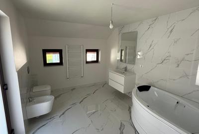 Casă individuală cu 4 camere cu Teren 400 Mp în Central - 11