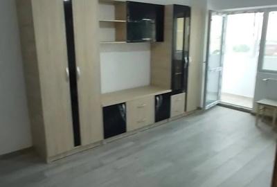 Garsonieră decomandată în Tei