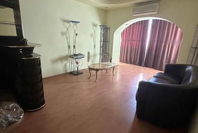 Apartament cu 3 camere decomandat în Obor