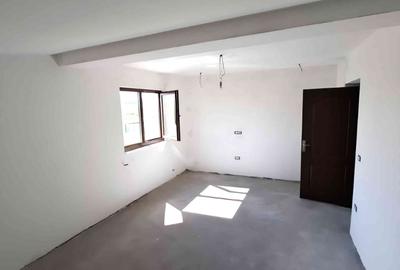 Casă cu 5 camere cu Teren 240 Mp în Câmpineanca