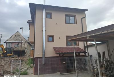 Casă cu 4 camere cu Teren 276 Mp în Central