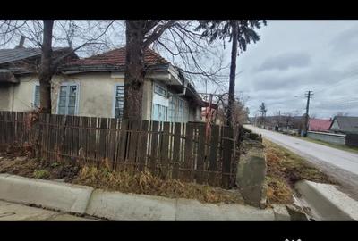 Casă cu 4 camere cu Teren 1700 Mp în Dolhești - 1