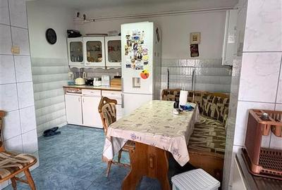 Apartament cu 3 camere decomandat în Rahova