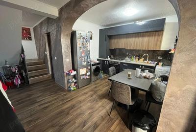 Casă cu 5 camere cu Teren 230 Mp în Central - 3