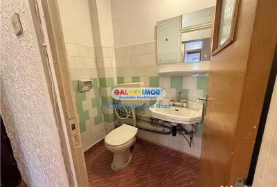 Apartament cu 3 camere decomandat în Republicii