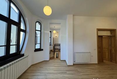 Casă cu 6 camere cu Teren 1000 Mp în Central