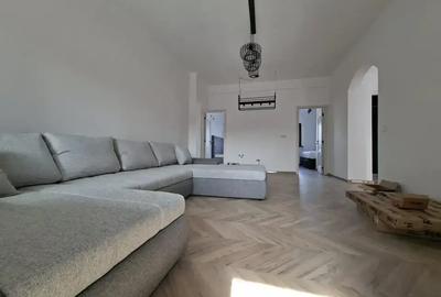 Apartament cu 3 camere semidecomandat în Universitate