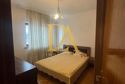 Apartament cu 3 camere decomandat în Victoriei