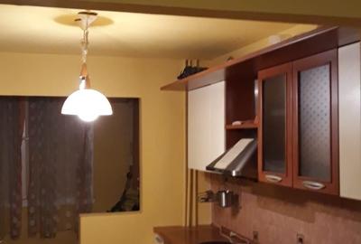 Apartament cu 4 camere decomandat în Gorjului