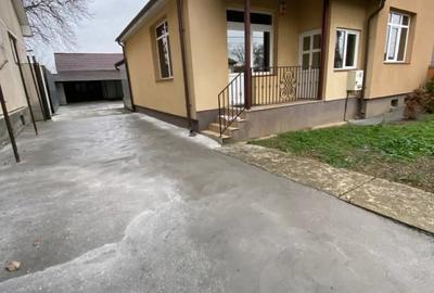 Casă cu 5 camere în Livada - 2