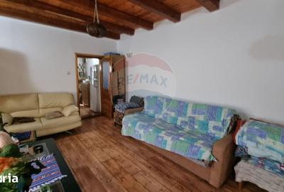 Casă cu 5 camere cu Teren 1000 Mp în Central