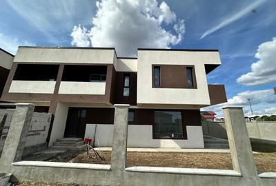 Duplex cu 5 camere cu Canalizare în Cumpăna