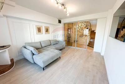 Apartament cu 4 camere decomandat, mobilat în P-ța Unirii
