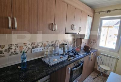 Apartament cu 2 camere semidecomandat, mobilat în Beclean