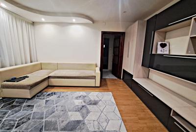 Apartament cu 3 camere semidecomandat, mobilat în Nufărul - 1
