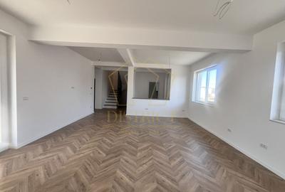 Duplex cu 5 camere cu Canalizare în Dumbrăvița