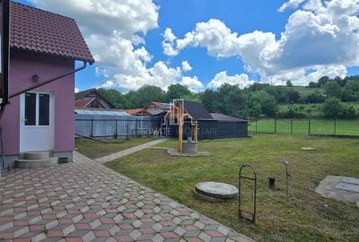 Casă cu 7 camere cu Teren 800 Mp în Saschiz - 4
