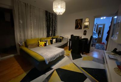 Apartament cu 3 camere semidecomandat, mobilat în Dristor