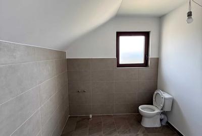 Casă cu 4 camere cu Teren 137 Mp în Sânpetru