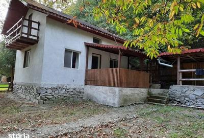 Casă cu 4 camere cu Teren 250 Mp în Almaș