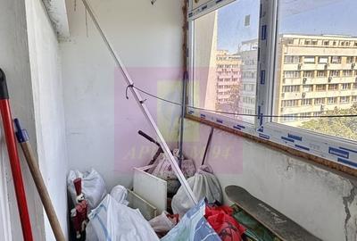Apartament cu 3 camere semidecomandat în Mihai Bravu