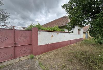 Casă cu 4 camere în Secusigiu