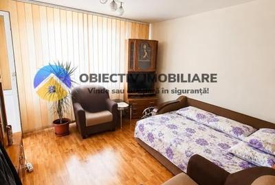 Apartament cu 3 camere semidecomandat, mobilat în Mărăței