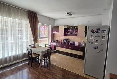 Apartament cu 3 camere decomandat în Titan - 2