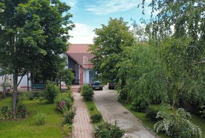 Casă individuală cu 6 camere cu Canalizare în Central - 1