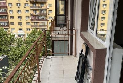 Garsonieră decomandată în Roșu