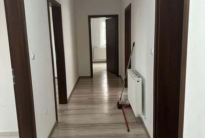 Apartament cu 3 camere în Central - 1