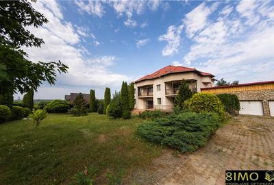 Casă individuală cu 11 camere cu Teren 2500 Mp în Fălticeni