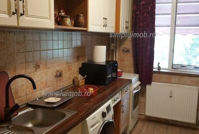 Apartament cu 3 camere decomandat, mobilat în Titan