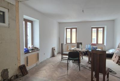 Casă individuală cu 6 camere cu Teren 60 Mp în Centrul Istoric - 2
