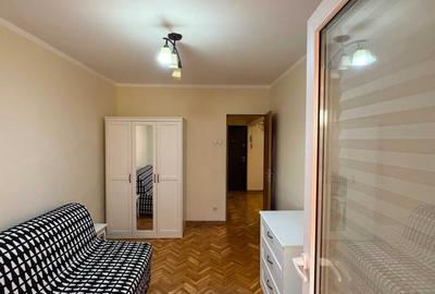Apartament cu 3 camere decomandat în Teiul Doamnei