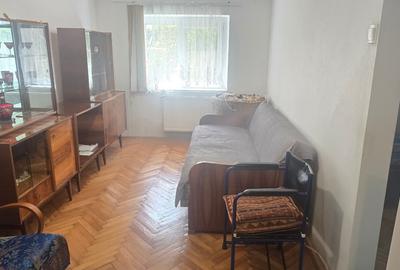 Apartament cu 3 camere decomandat în Bejan