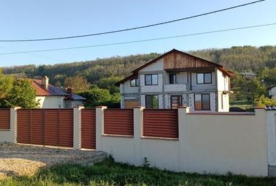 Casă cu 4 camere în Valea