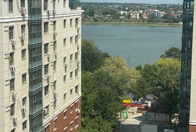 Apartament cu 3 camere decomandat în Lacul Tei