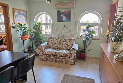Apartament cu 2 camere semidecomandat, mobilat în Unirii