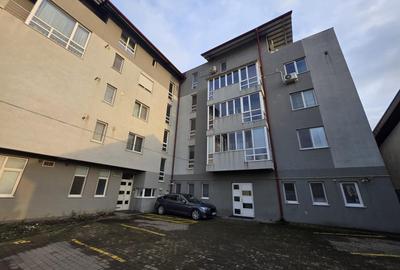 Apartament cu 3 camere decomandat în Centru Civic