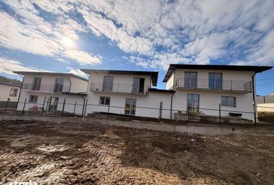 Casă cu 4 camere cu Teren 300 Mp în Valea Lupului
